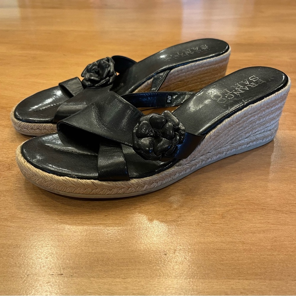 Vintage black-leather sandals, cute flower detail and natural “rope” platform